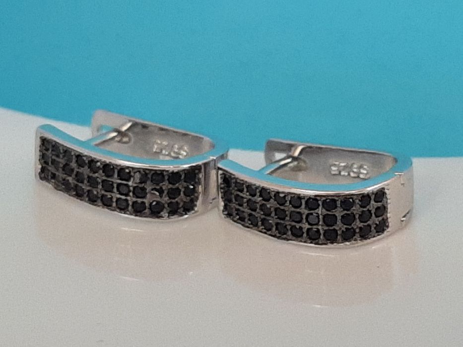 Srebrno czarne kolczyki z zapięciem angielskim p.925