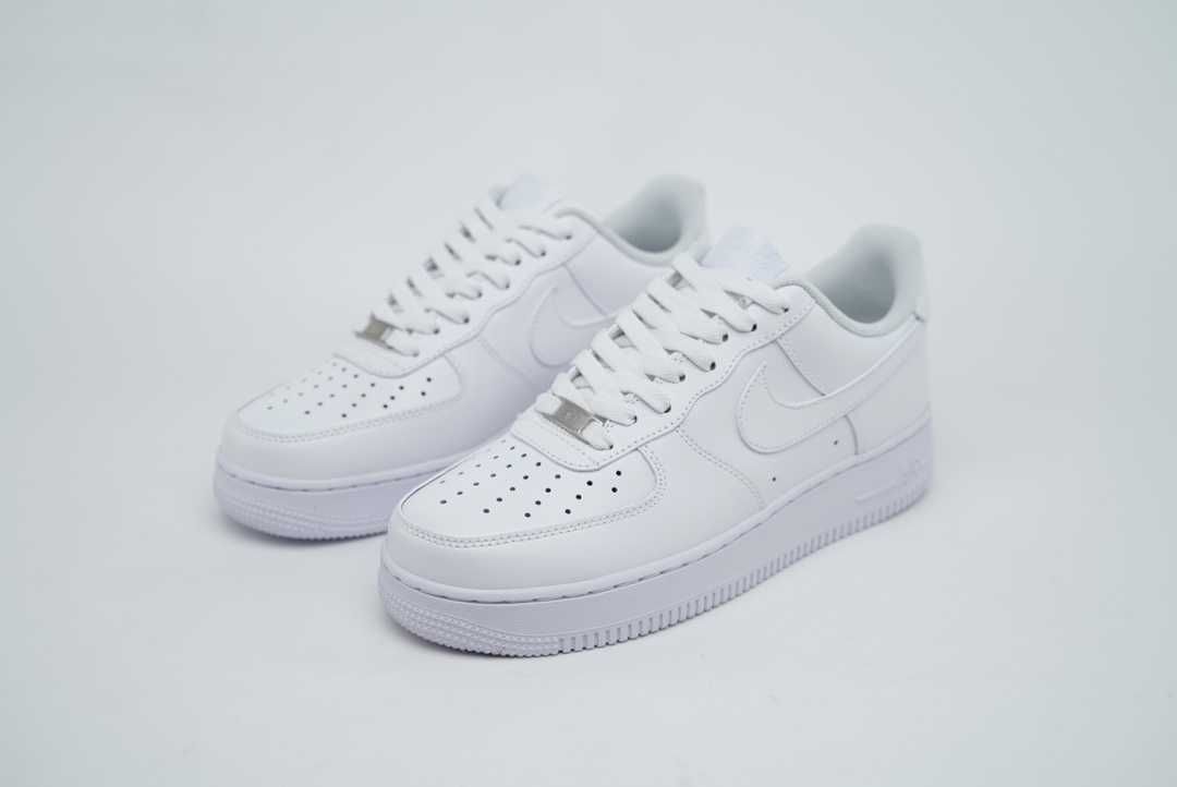 White\Powietrze*DamskieNikeAirForce1Low'07 / 40,5
