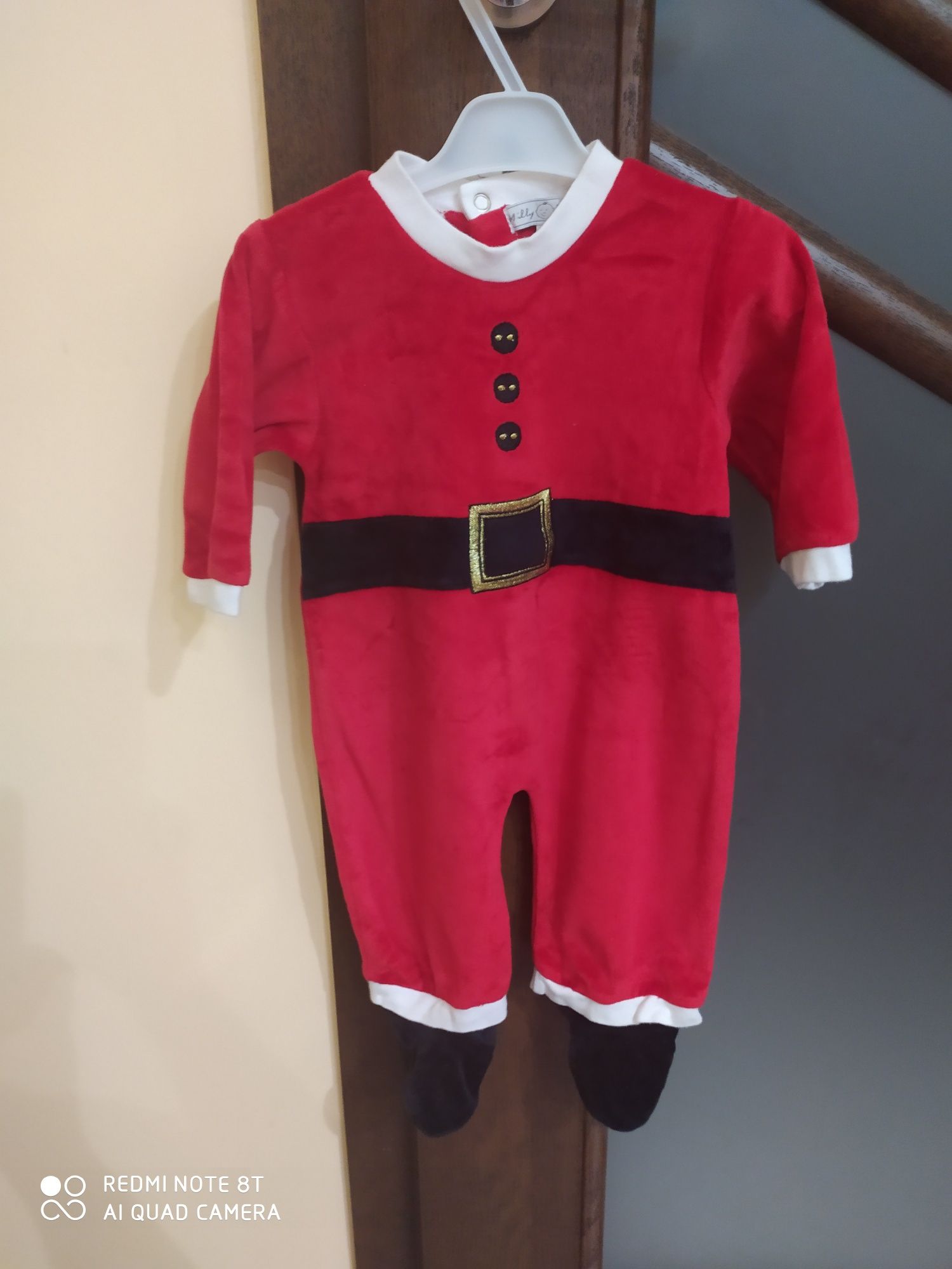 Pajac świąteczny kombinezon piżama Mikołaj rozmiar 62