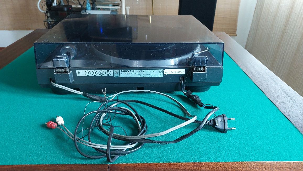 Giradiscos Onkyo CP-1007A Auto-Return Turntable