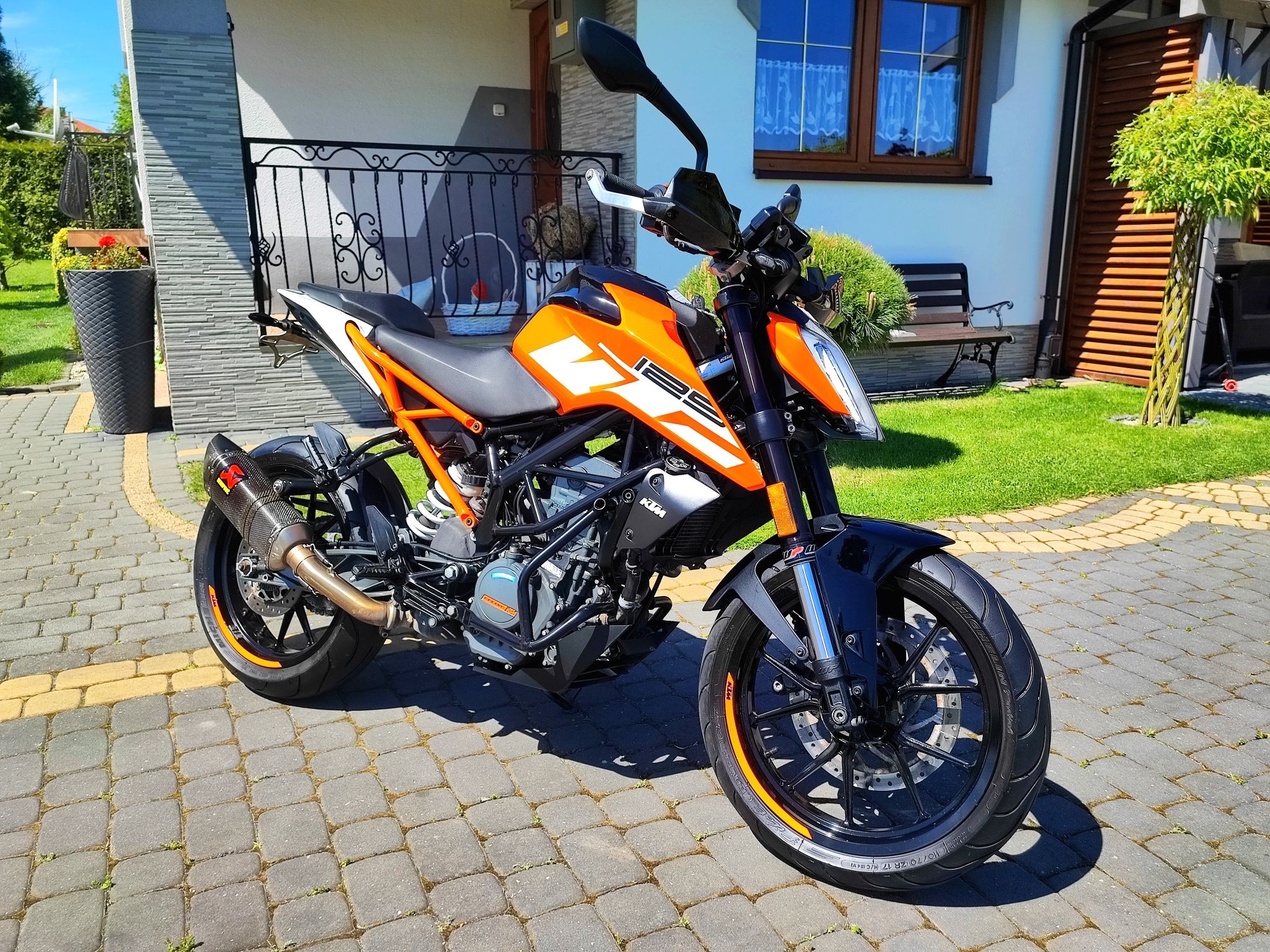 KTM Duke 125 ABS Kat B A1 Ideał AKRAPOVIC Nowe Opony Dodatki