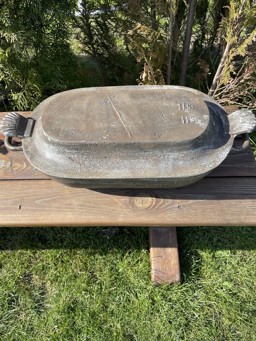 Stara żeliwna brytfanna