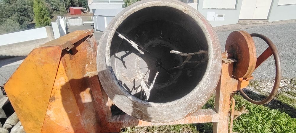 Betoneira com motor a gasóleo