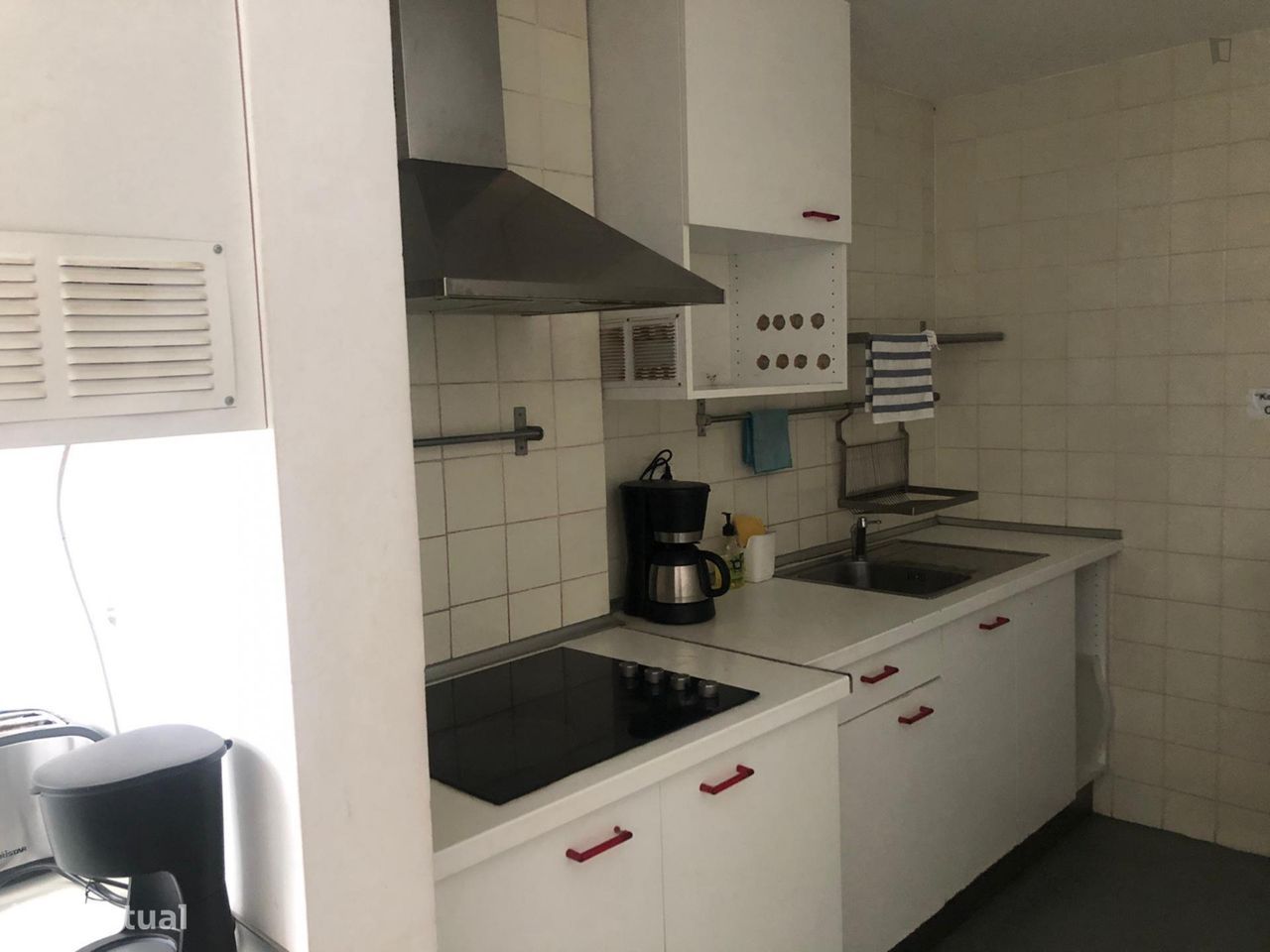420763 - Quarto com cama de solteiro em...