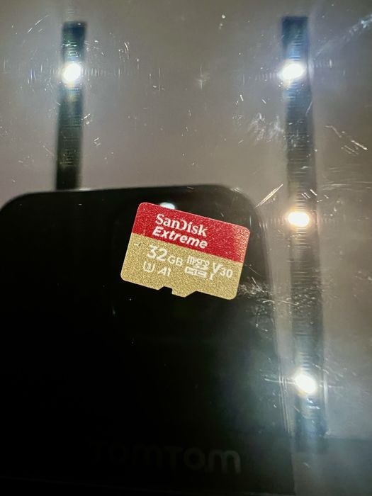 Nawigacja TomTom Go Essential do 3,5t z karta pamięci 32gb