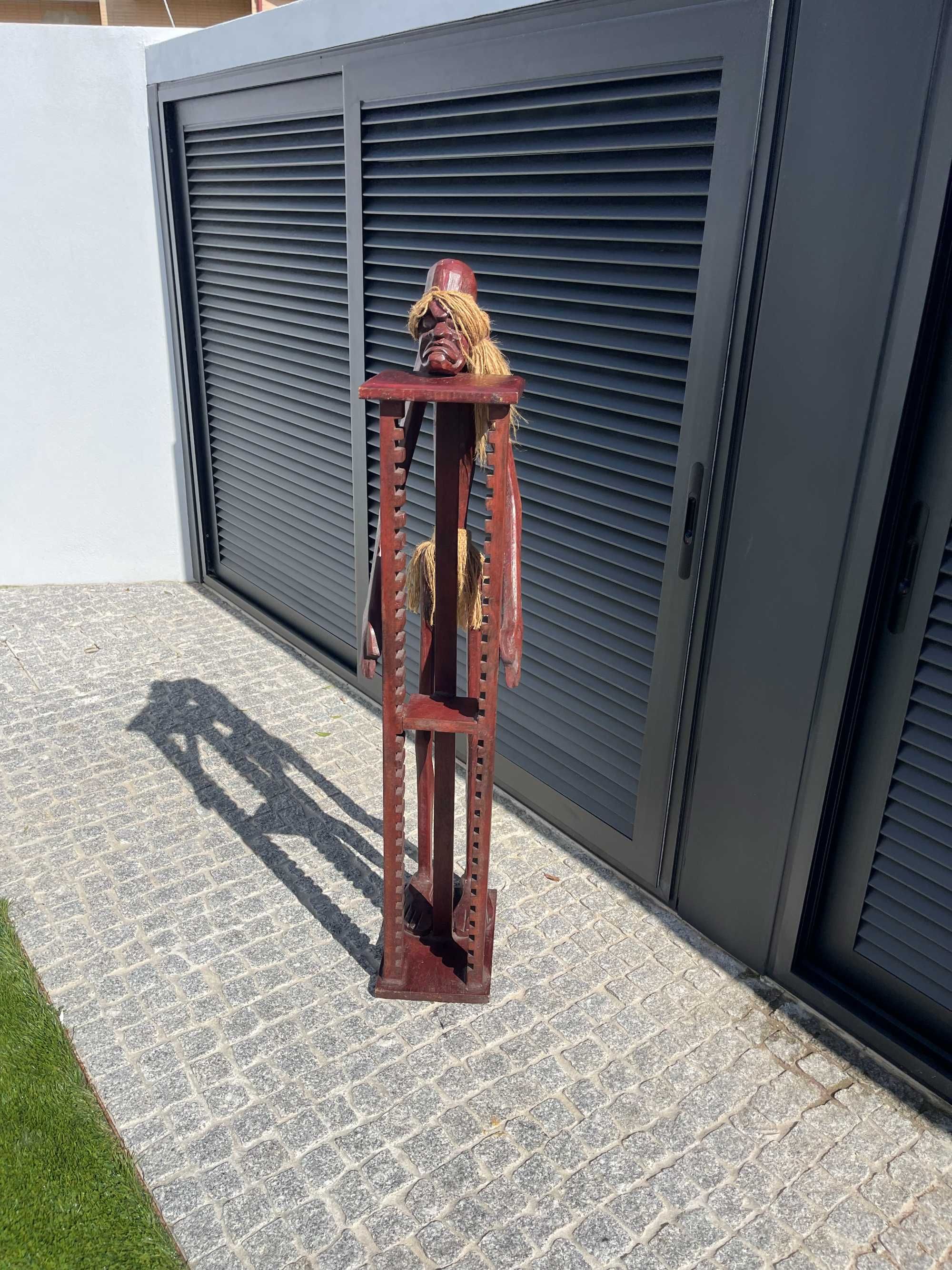 Arte em madeira - Escultura velho - Porta CDS