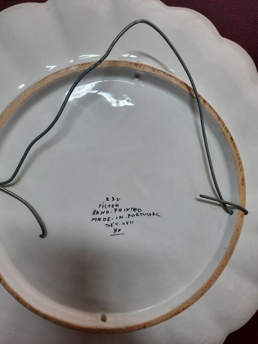 Pratos de decoração pintados a mão preço dos dois.