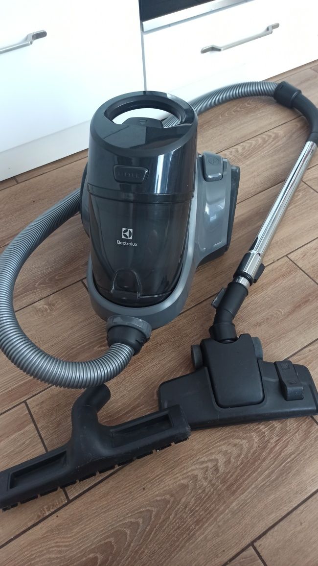 Пилосос з контейнером ELECTROLUX EC41-4T