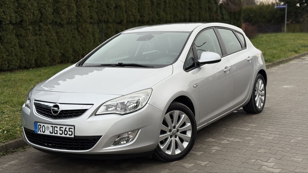 Opel Astra J 1.6 16v Benzyna 2011r z Niemiec