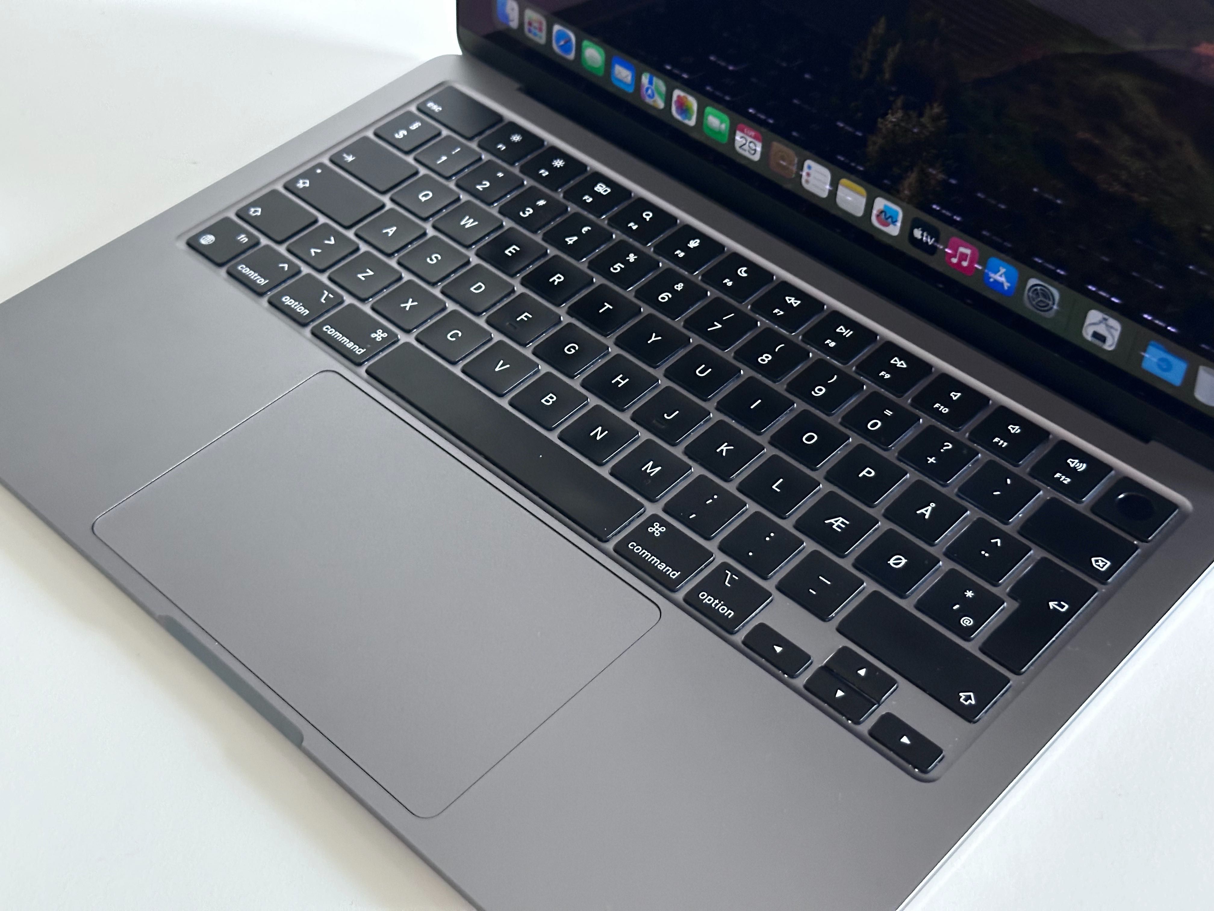 Apple MacBook Air 13 2022 M2 8GB RAM 256GB SSD Space Gray 5 Cykli 100%