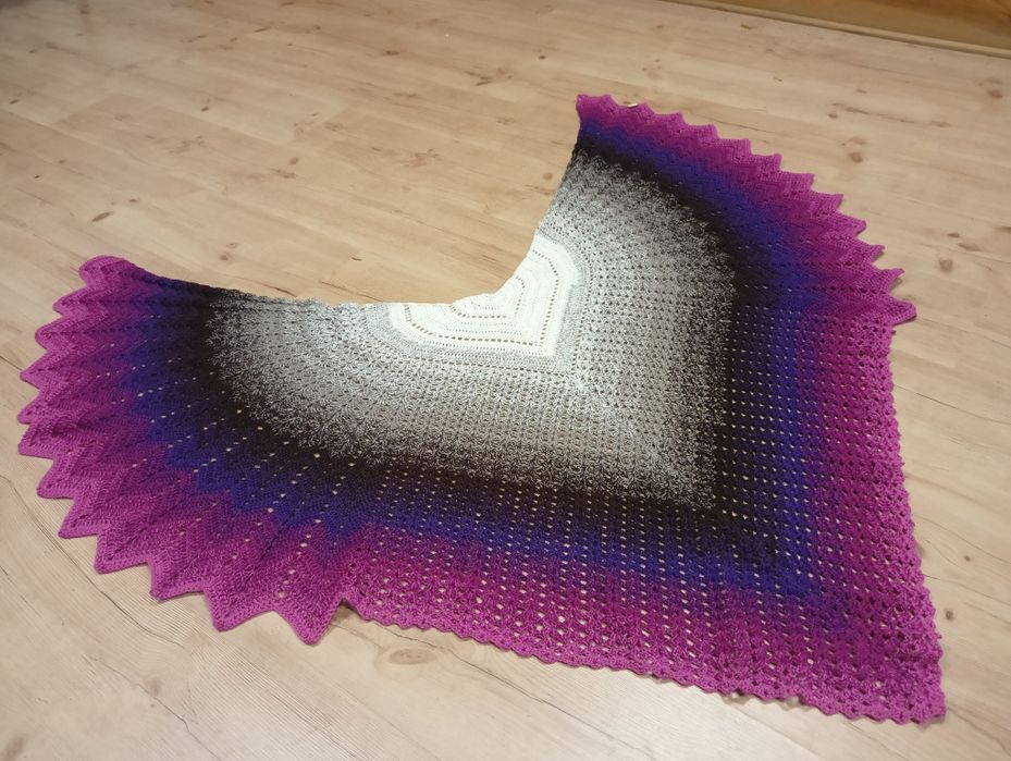 Szydełkowa chusta, wyjątkowa, inna niż wszystkie