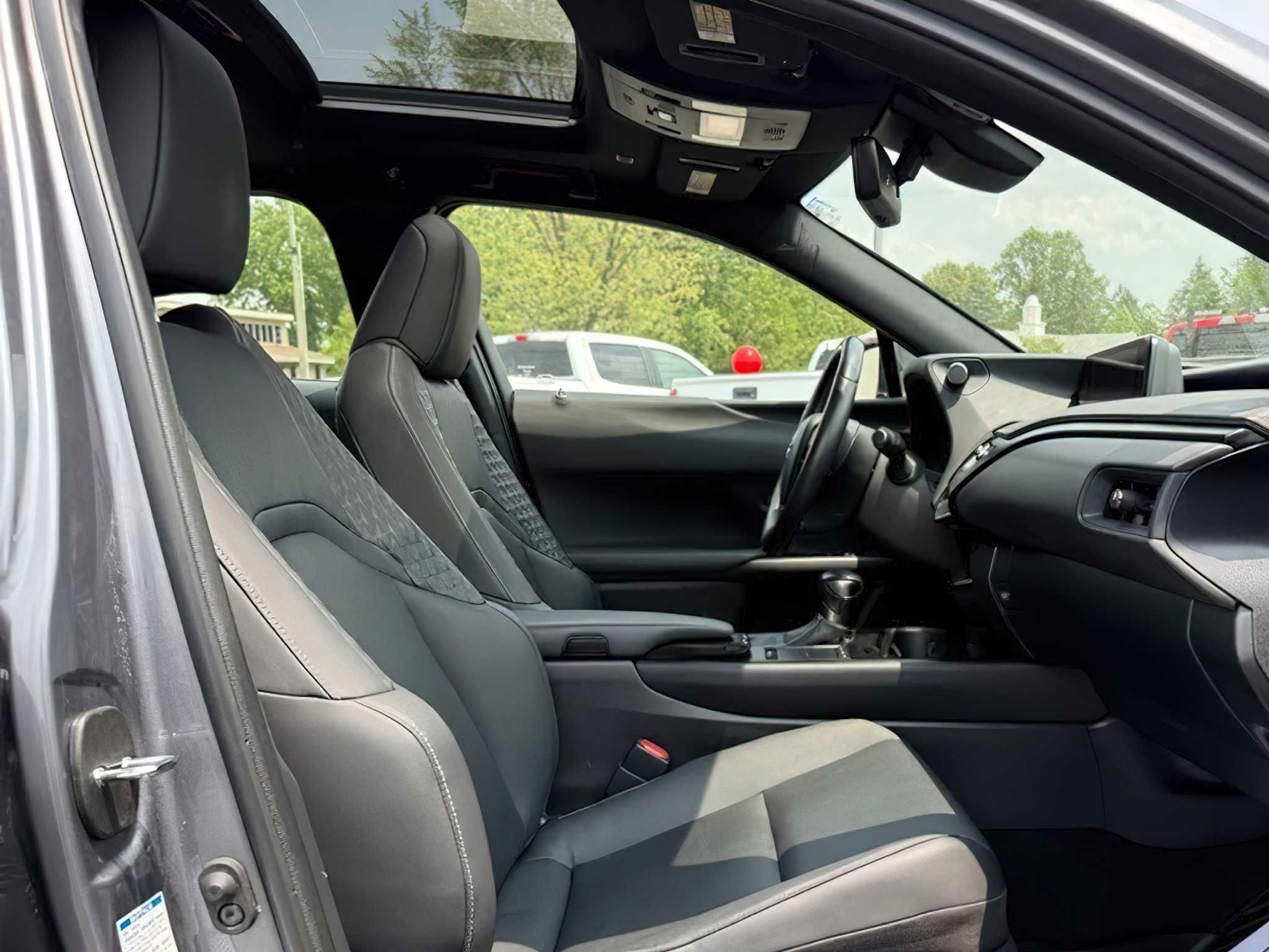 Lexus  UX 250H 2020