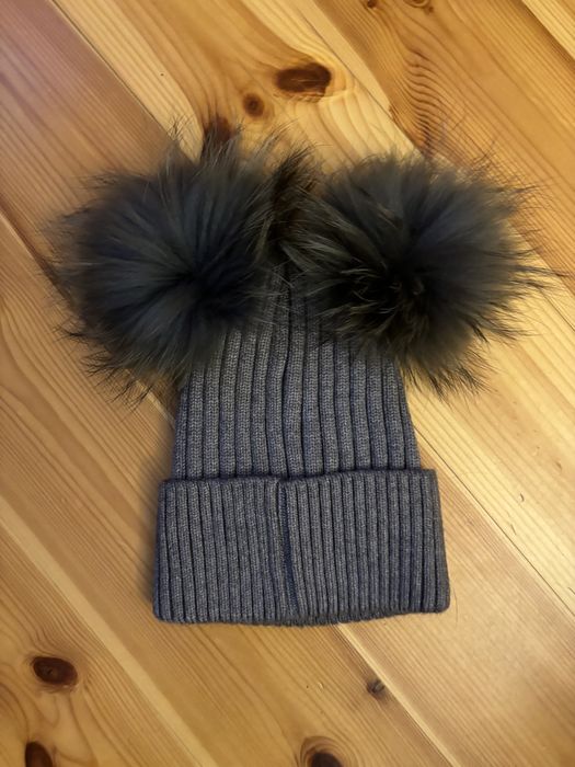 Czapka z pomponami z jenota