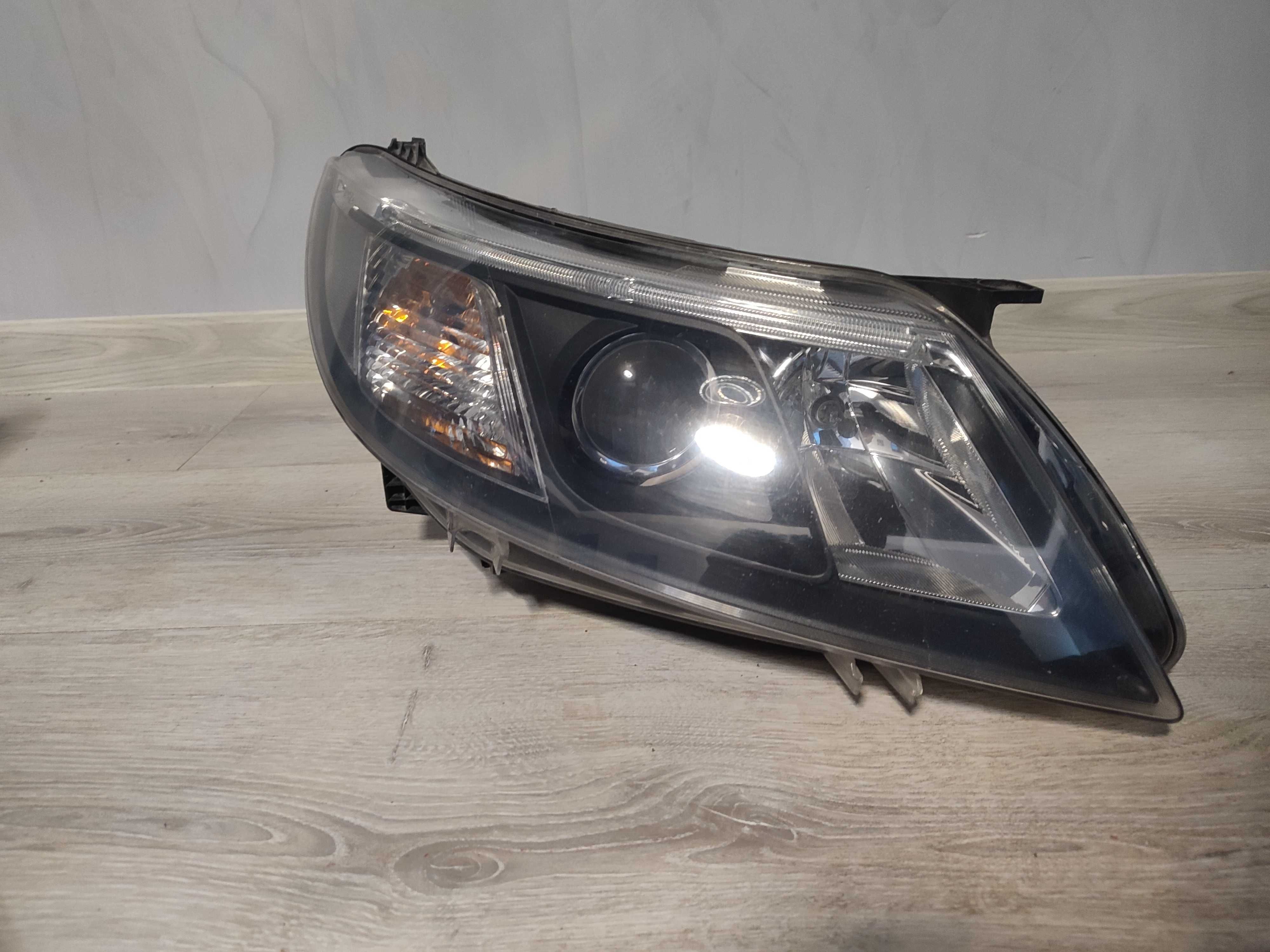 Lampa prawa Xenon  ksenon prawy Saab 9-3 93 lift