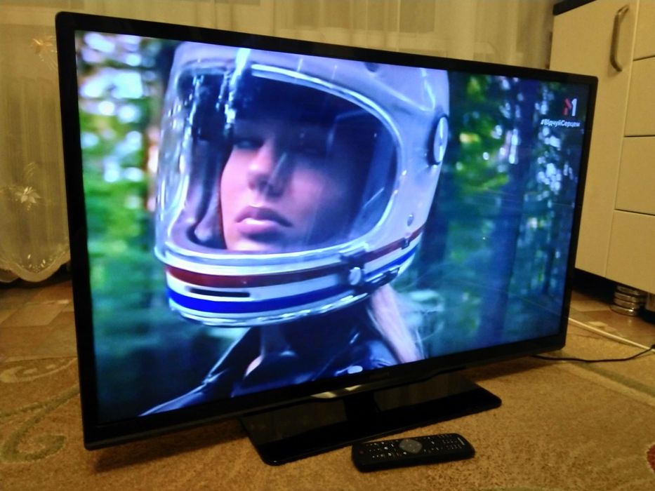 Телевізор LED PHILIPS 39PFL3208K  FUll HD у відмінному робочому стані.