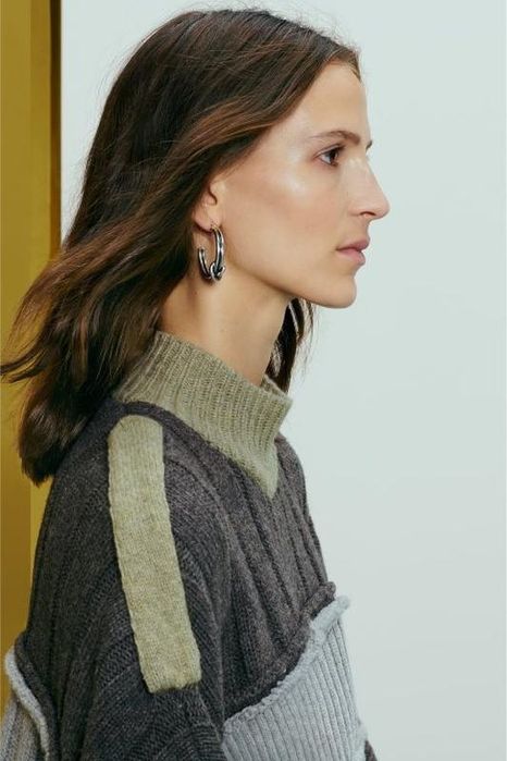 Пончо ZARA PTCHWRK PNCH 11. зі 100%-ї вовни
Розмір XS-S, M-L
Контрастн