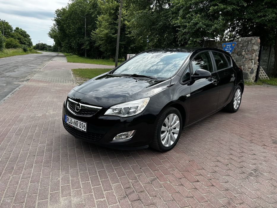Opel Astra J 1.6 Benzyna 2011r Niski Przebieg/ Zadbany Egzemplarz