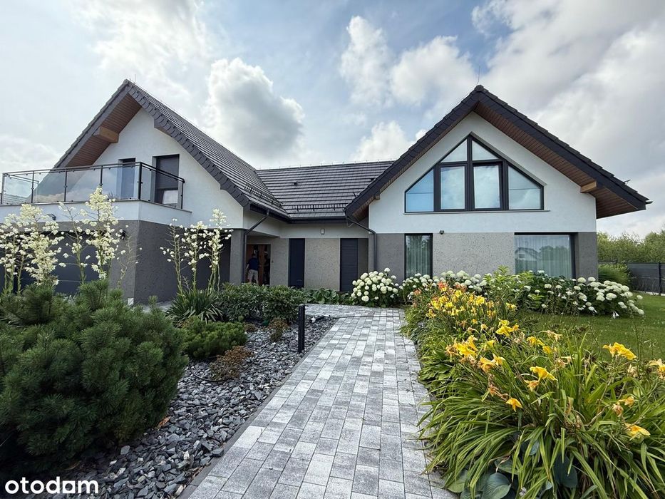 Nowoczesny dom z basenem i garażem 265 m²