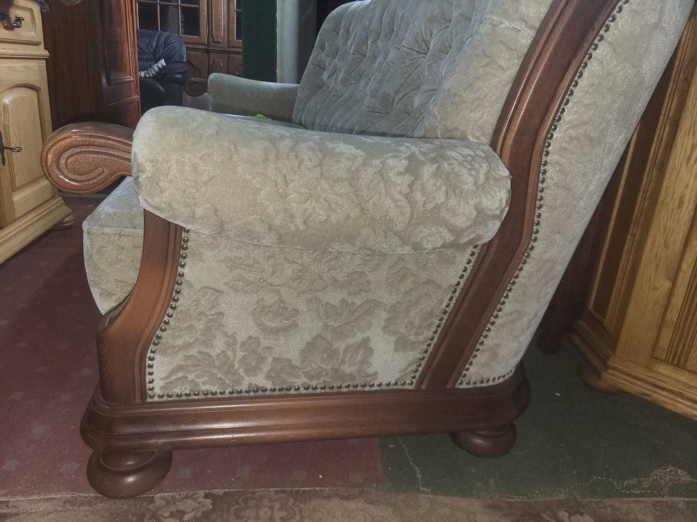 Bardzo ładna sofa stylowa 3 osobowa