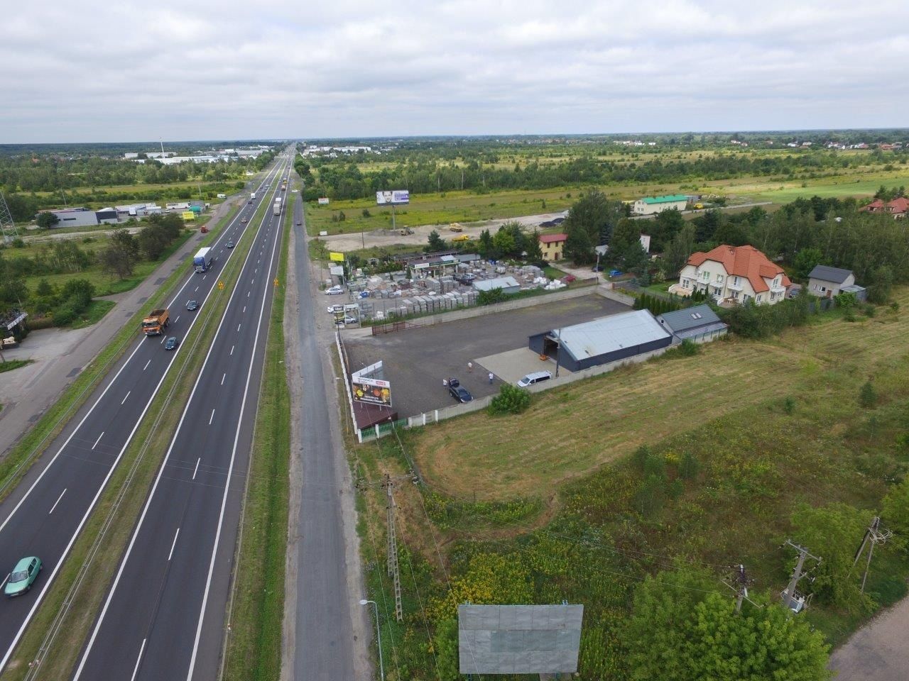 Do wynajęcia magazyn, biuro, plac 2300 m2 przy trasie E7 Łomianki