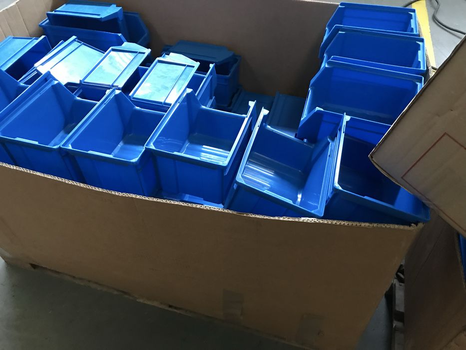 Caixas stock plastico empilhaveis para armazenar