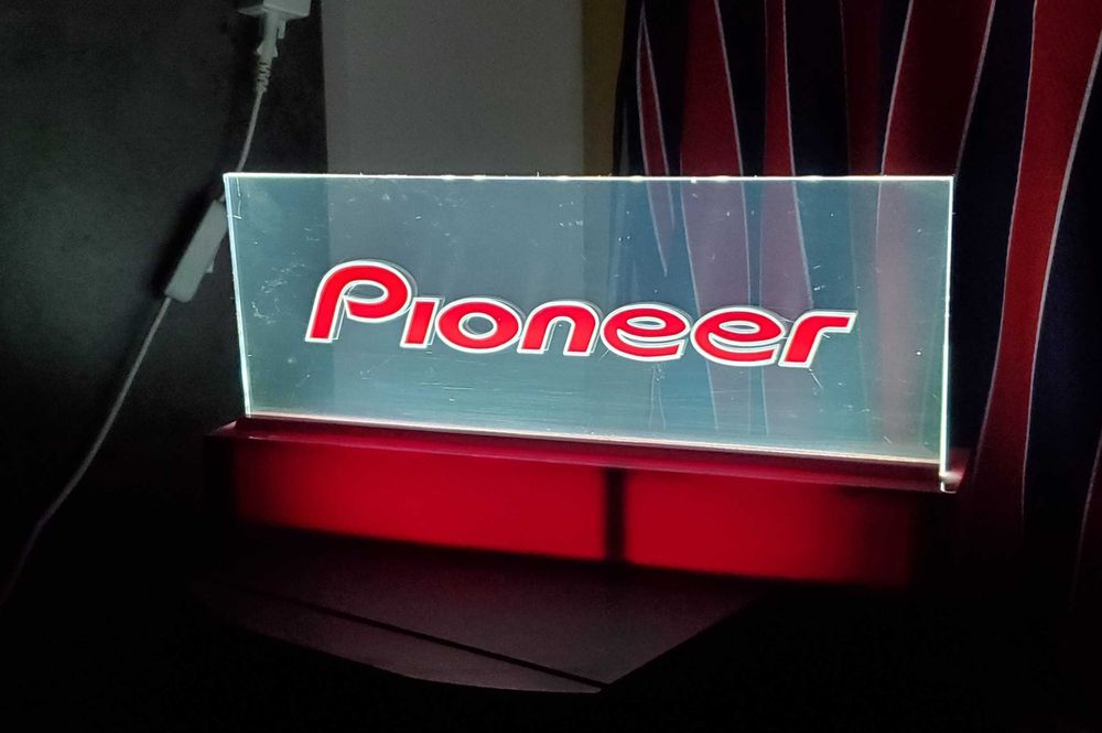 Pioneer Letreiro Luminado