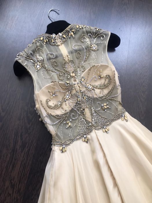 Продам випускну сукню