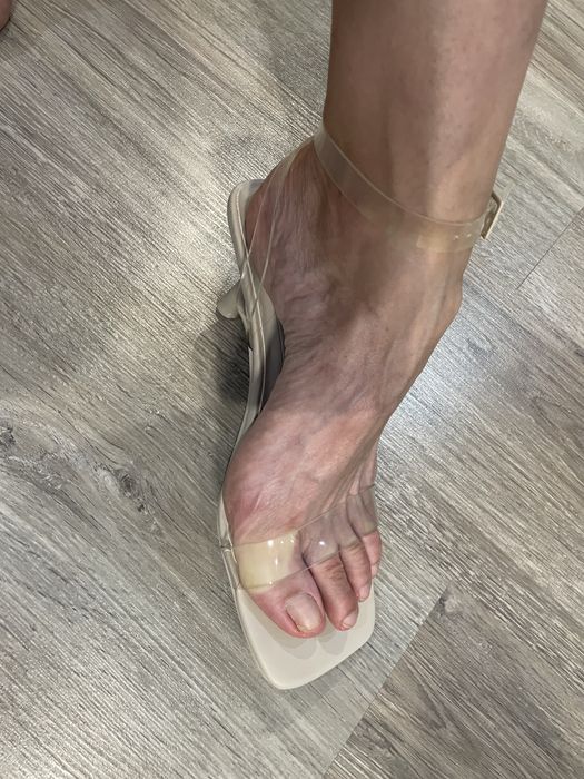 Босоніжки нові, Reserved, в коробці