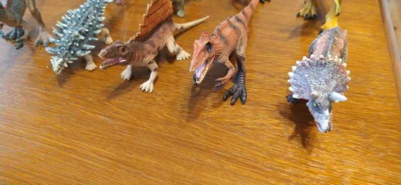 Figurki dinozaurów zestaw