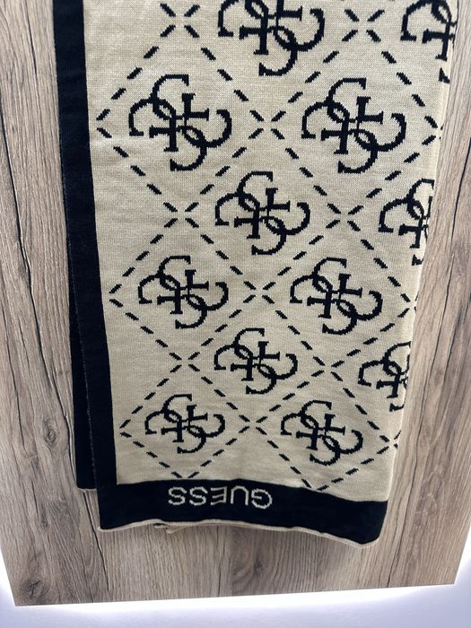 Шарф жіночий теплий guess