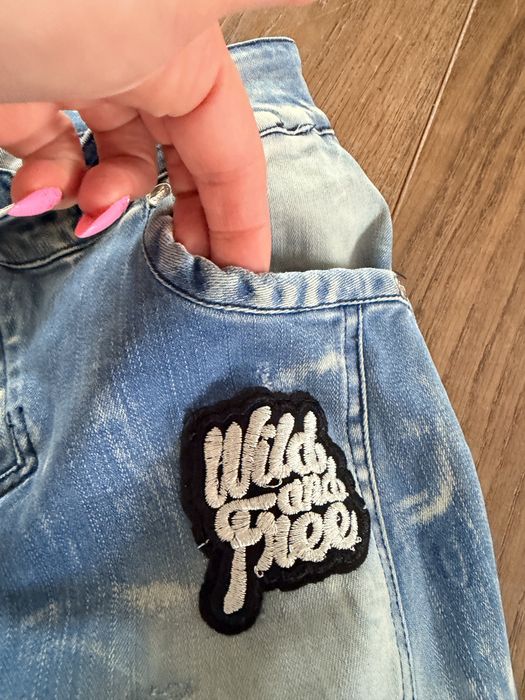 Jeansy Foggi czarne podbicia – streetwear z charakterem!