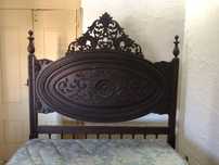 Cama de casal vintage em madeira maciça