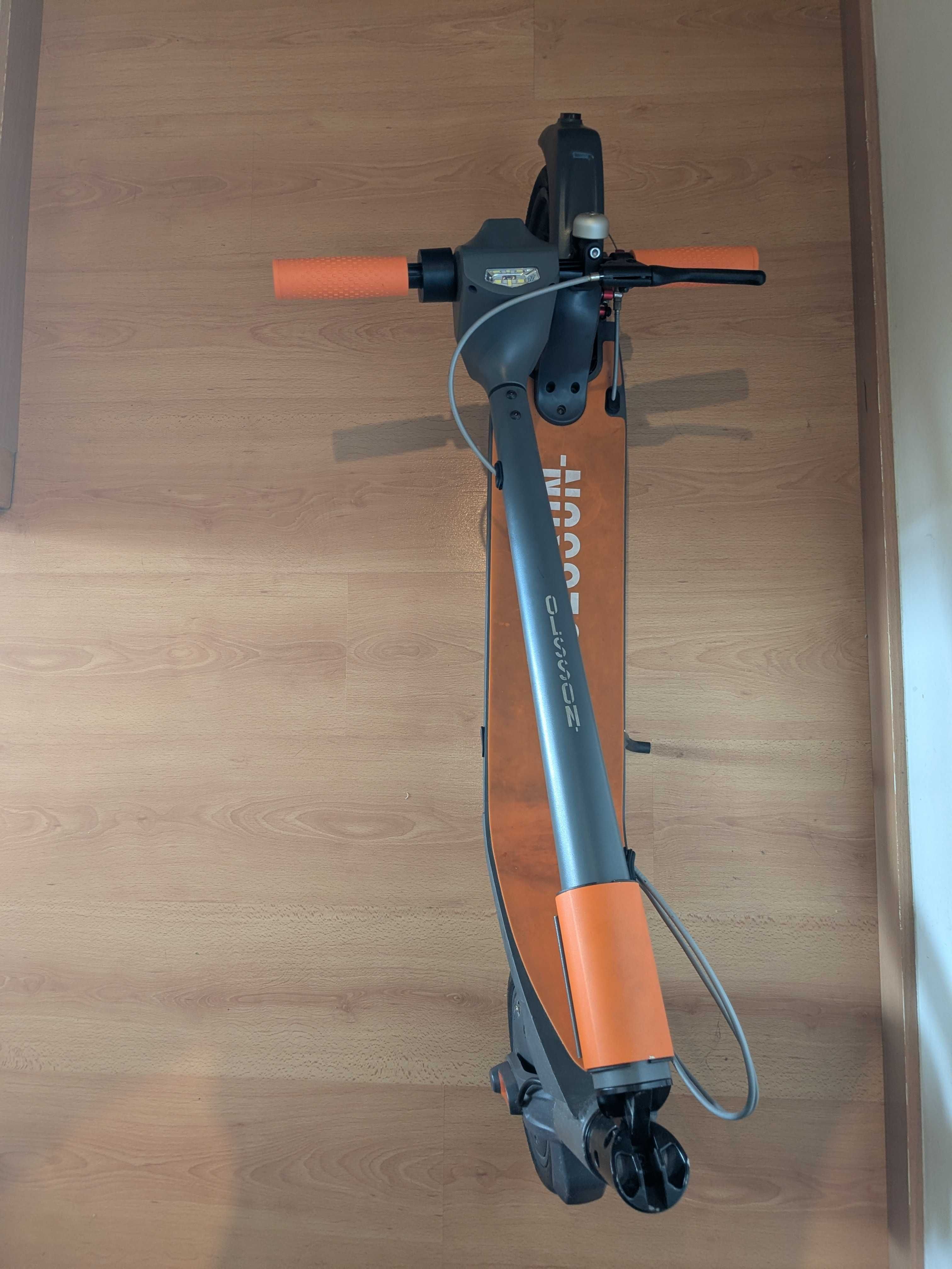 Trotinete elétrica OLSSON + Capacete, bomba de ar e cadeado