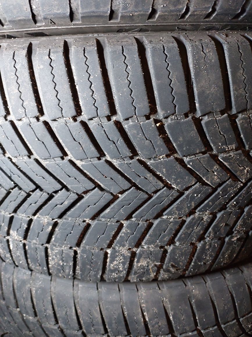 Opony Bridgestone wielosezonowe 245/45R18