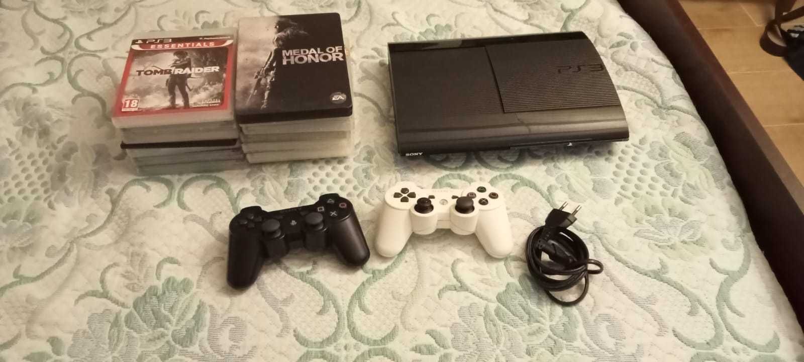 PS3 com jogos e 4 comandos