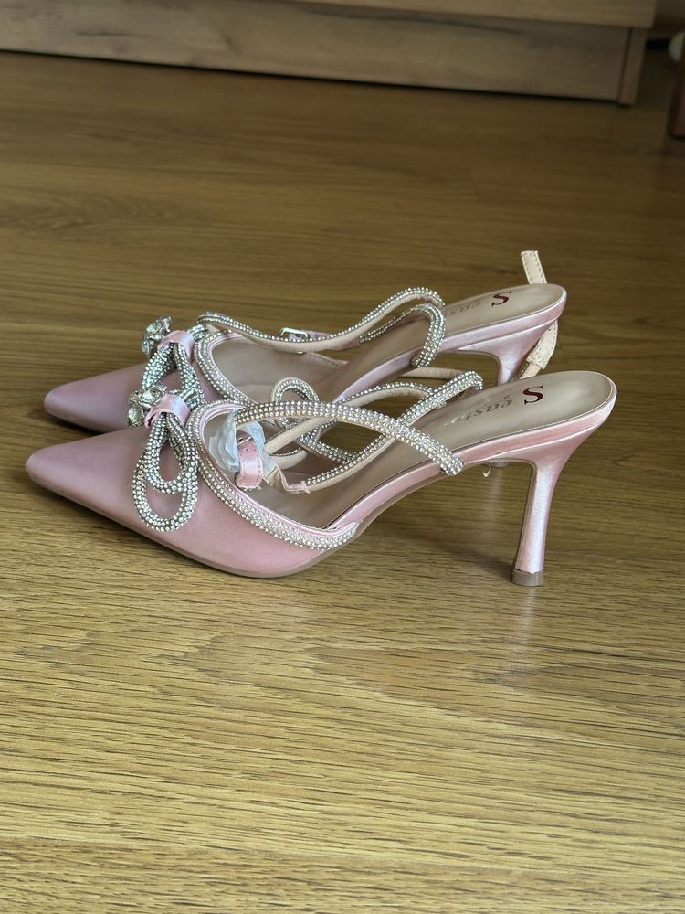 Buty na obcasie