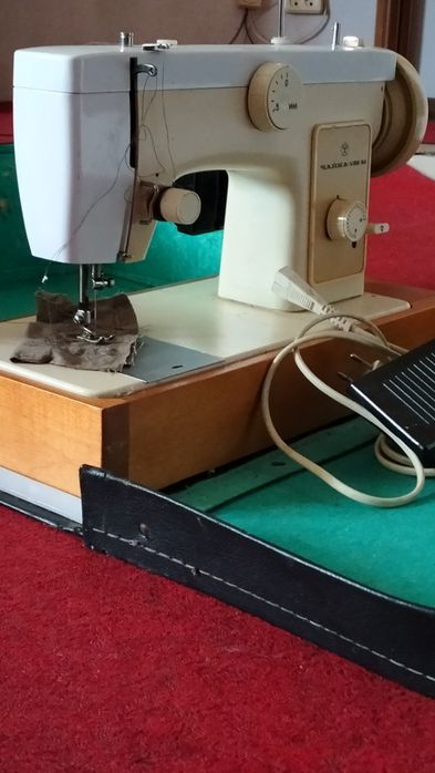 Продам швейну машину "Чайка "