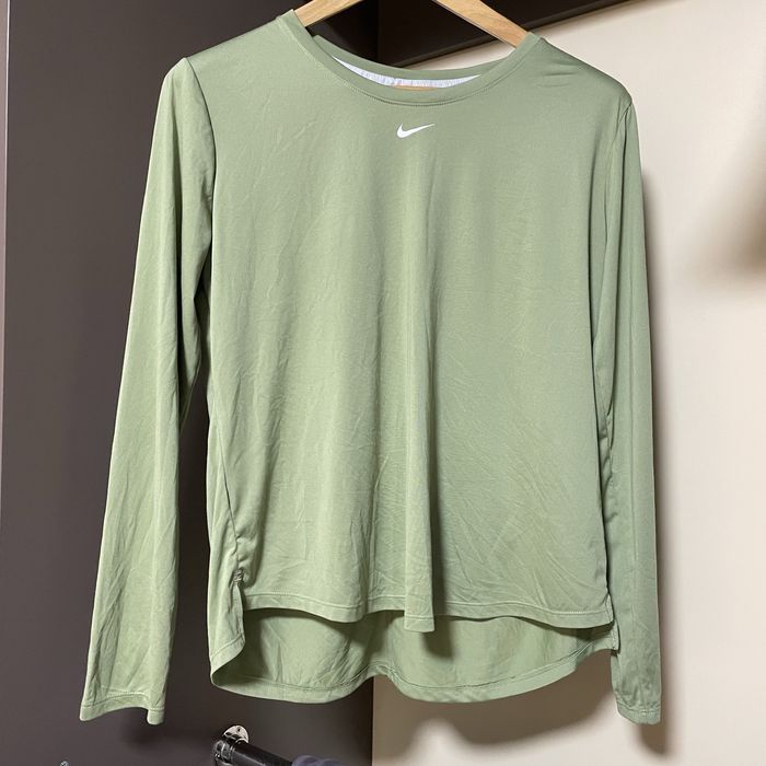 Спортивная женская футболка Nike dry-fit