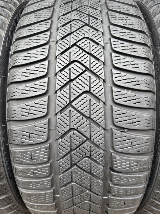Зимові шини 235/35 R20 Pirelli Sottozero 3 4шт.