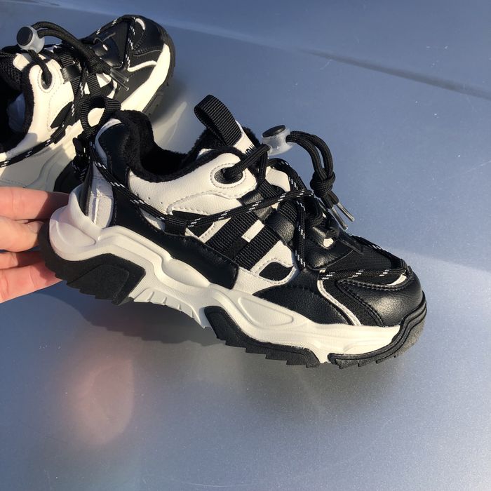 Дитячі утеплені кросівки з натуральної шкіри розміри 31, 32