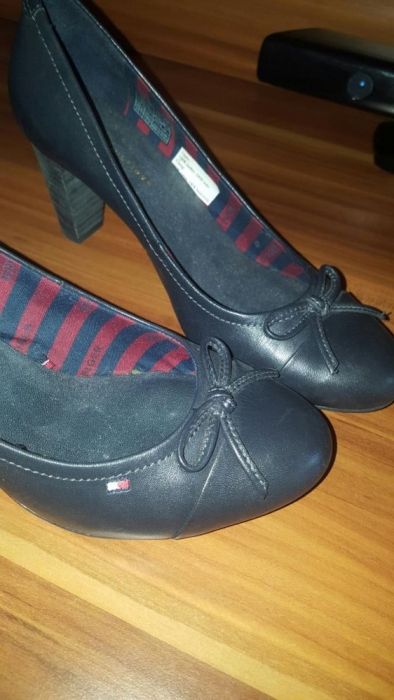 TOMMY HILFIGER Półbuty/szpilki 38 skóra nat.