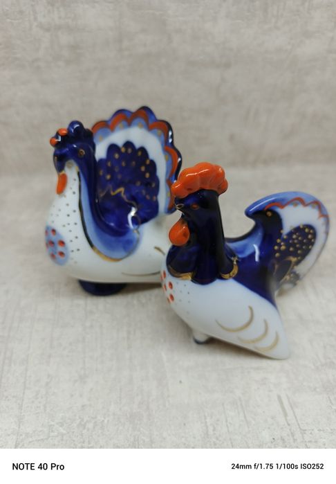 Łomonosow, porcelanowe figurki do przyprawiania pieprzu i soli