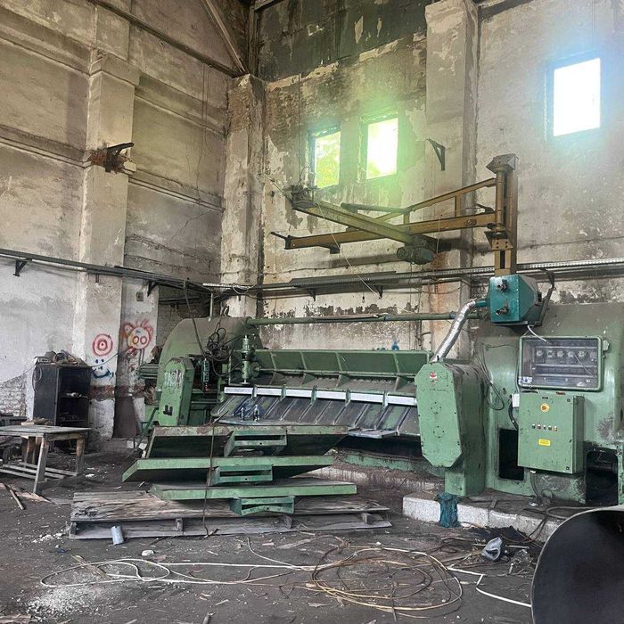 Шпоновий завод на трасі І.Франківськ - Львів