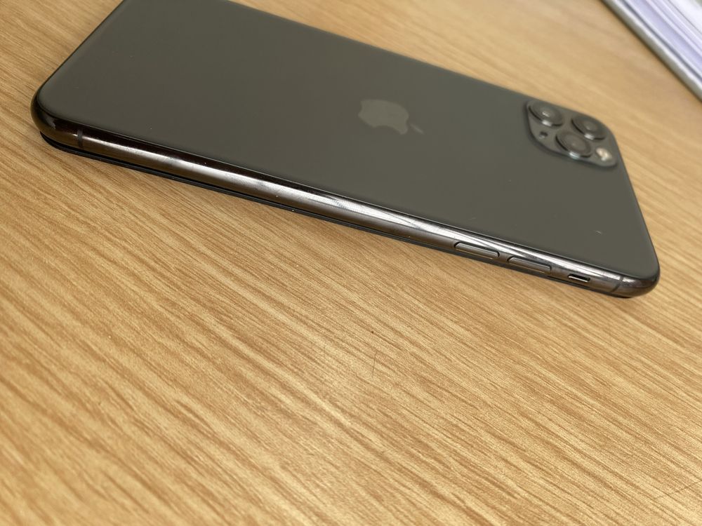 Iphone 11 pro max para peças com peças novas LER A DESCRIÇÃO
