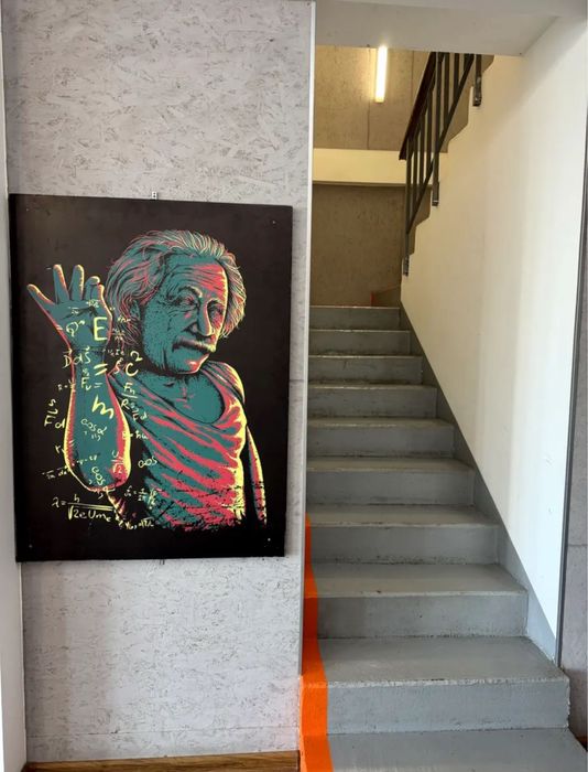 Метро Олімпійська-7 хв/Діловий центр Києва /Коновальця/ Предслвинська