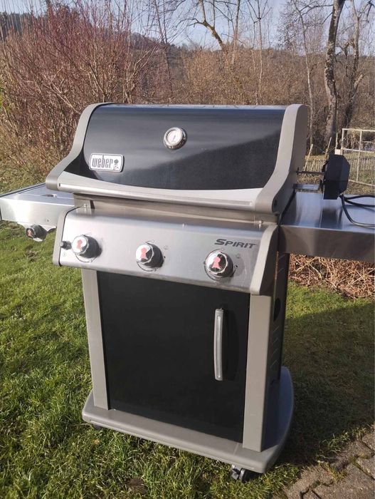 Газовий гриль «Weber Spirit».