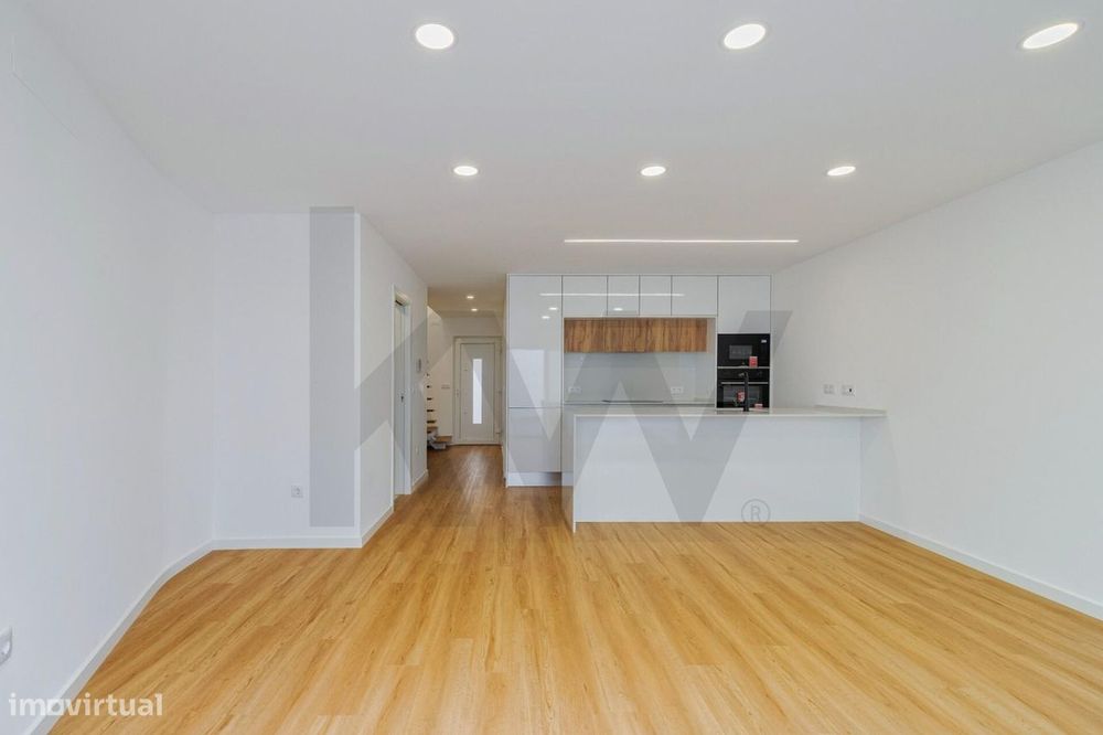 Moradia T3 Nova na Cova da Piedade