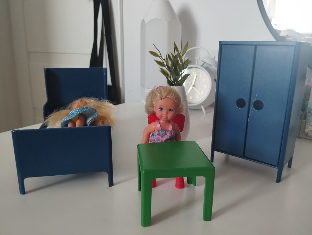Łóżeczko barbie ,szafa , stolik ,krzeselko