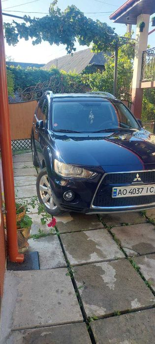 Мітсубісі аутлендер