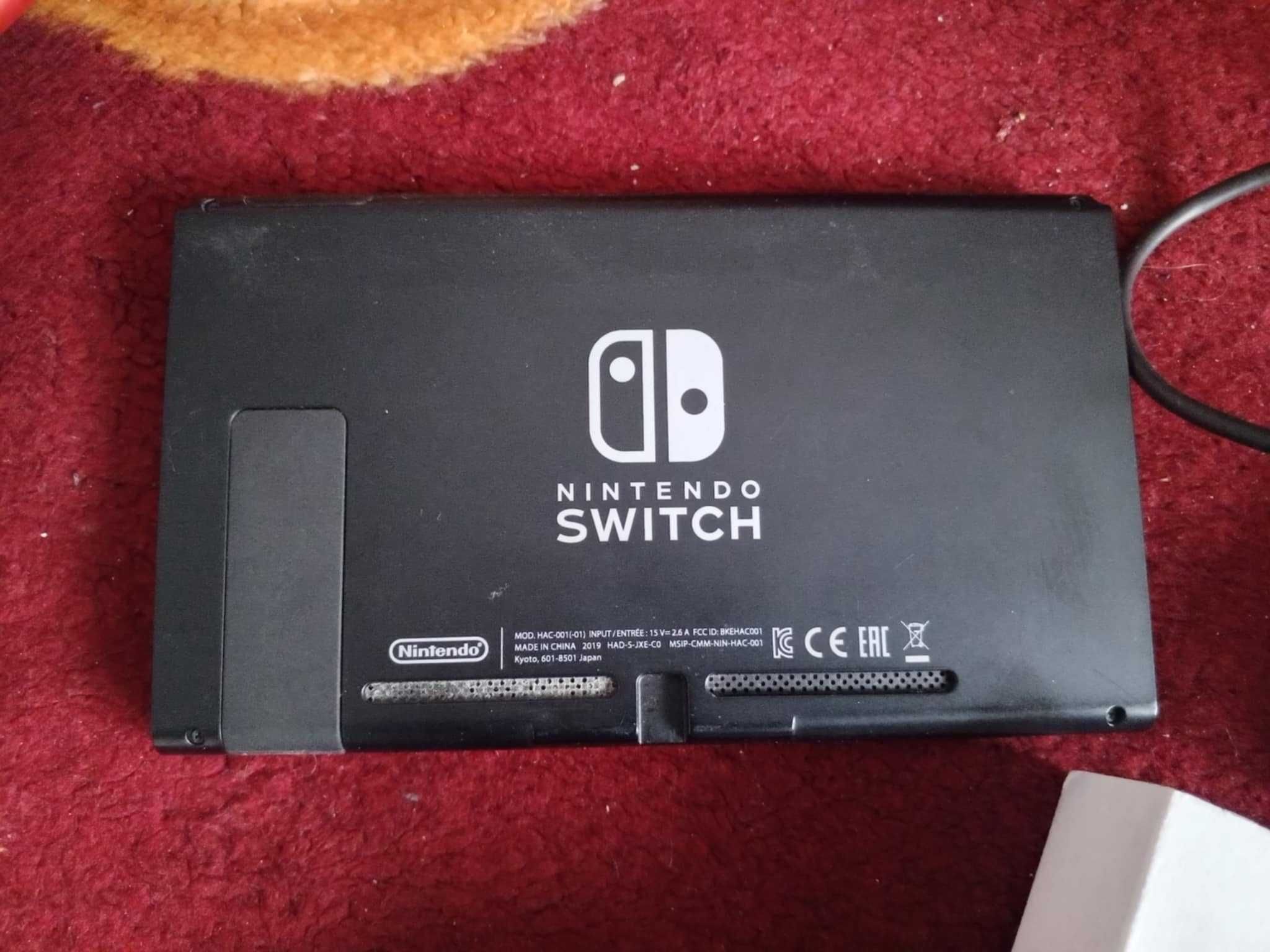 Konsola Nintendo Switch w kartonie plus dodatkowy kontroler